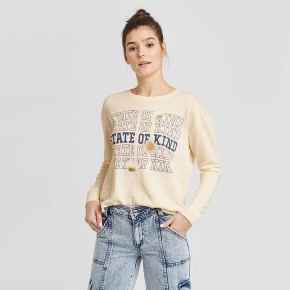 NWOT State of Kind Ivory Daisy Long Sleeve Tee Top New Crewneck Casual Pullover
